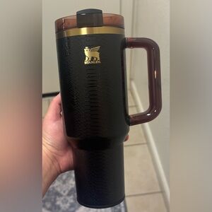 STANLEY | 40 OZ | The Quencher Luxe H2.0 FlowState Tumbler | Black Snakeskin